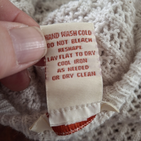 Sundance Double Pocket Knit Cardigan Sweater with Mother of Pearl Shell Buttons. - Picture 8 of 11